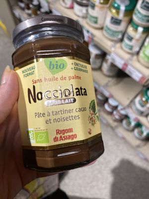 pâte à tartiner au chocolat vegan  at So.bio in Nancy