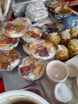 Pre packed vegan dishes at Thôi Kệ in Ho Chi Minh City