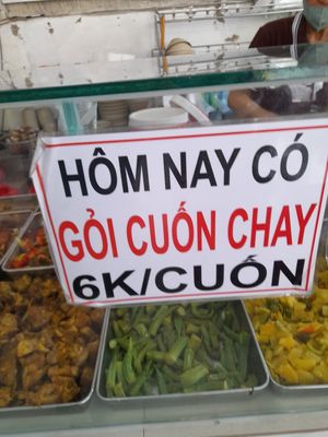 Signs are in Vietnamese only at Thôi Kệ in Ho Chi Minh City