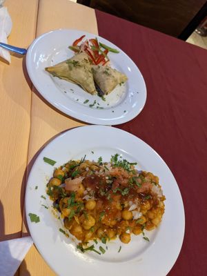 Vegetable samosas and a lovely potato with chickpeas starter at Zayka in Gran Canaria