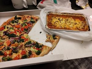 Vegane Gemüsepizza und Lasagne mit Spinat at Pizzeria Corona in Dortmund