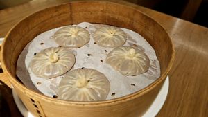 Matsutake soup dumplingsii at Qingchunli in Hangzhou