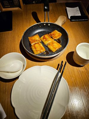These rice cakes tasted like sweet popcorn at Qingchunli in Hangzhou