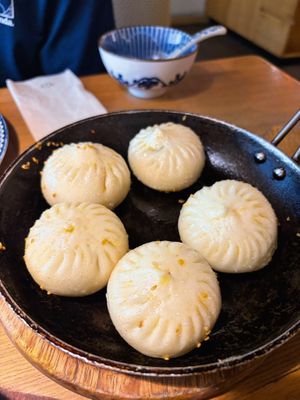 Sesame pan fried dumplings  at Qingchunli in Hangzhou