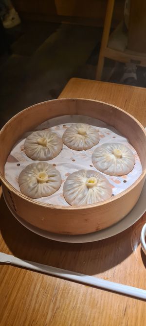 Soup dumplings at Qingchunli in Hangzhou