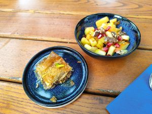 Vegan Mezze - Parte Three: Dessert (baklava and fruit salad) at Sama in Zofingen