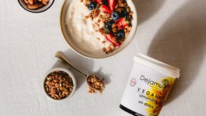 Yogurt, parfait, tofú y demás productos para llevar at ANRAG Casa Cultural  in Bogota