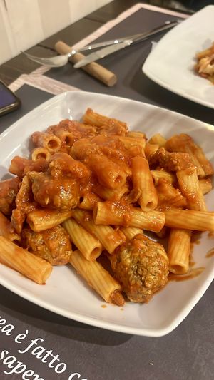 Tortiglioni al ragù napotelano  at Arrecrià Bistrot in Naples