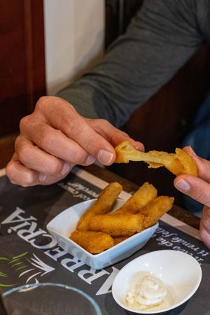 Mozzarella sticks at Arrecrià Bistrot in Naples