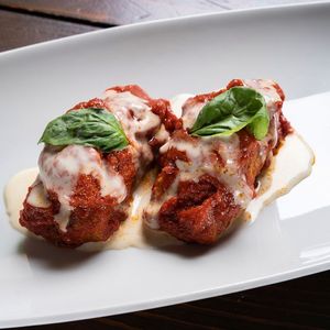 Braciola with tomato sauce and Gondino cheese fondue at Arrecrià Bistrot in Naples