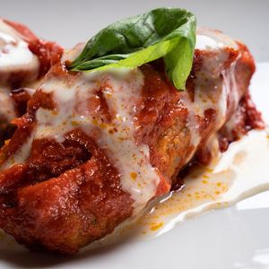 Braciola with tomato sauce and Gondino cheese fondue at Arrecrià Bistrot in Naples
