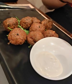 Polpette Menta e Prezzemolo con Mayo al Limone at Arrecrià Bistrot in Naples