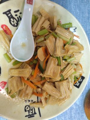 Tofu skin with celery - nice chewy texture, simple flavours but tasty at Yu Long He Restaurant - 阳朔县金囍汇私房菜, 遇龙河店 in Guilin