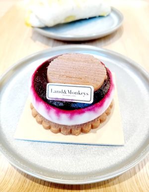  at Land & Monkeys - Montmartre in Paris