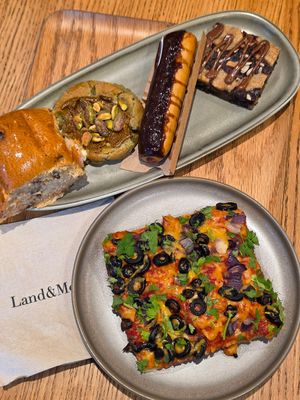  at Land & Monkeys - Montmartre in Paris