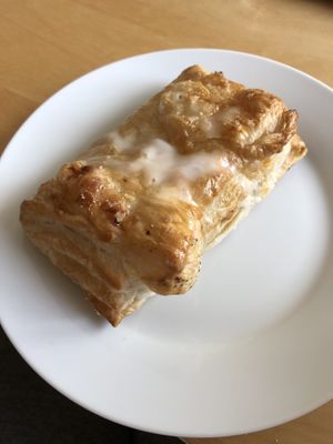 Apfel Blätterteig   at Tagwerk Biomarkt Freising in Freising