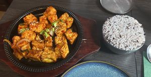 Fried sweet chilli Tofu and steamed ricee  at Soju Pocha 소주포차 in Porto