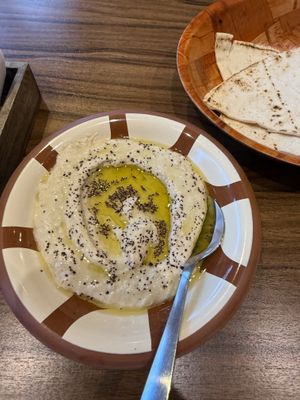 Humus  at Taratoer in Leiden