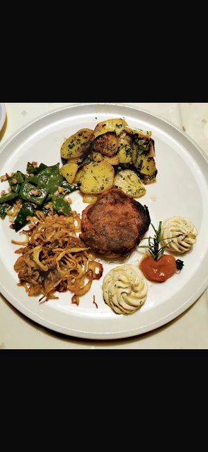 Pflanzliches Steak, Bratkartoffeln, Fissolen  at Linde in Hochst