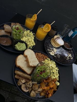 Vrüh - very Delicious (vegan) 🤍   at VRÜH - All Day Breakfast - Kreuzstrasse in Dortmund