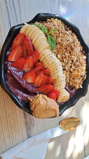 Berries smoothie bowl at Chapter 9 Cafe in Amman