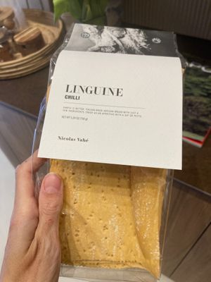 Vegan crackers at Cuatro Cafecito in Madrid