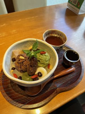 Shio anmitsu with matcha ice at Kanro Shichifukujin in Tokyo