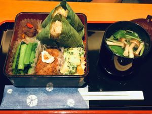 The savory bento set at Kanro Shichifukujin in Tokyo