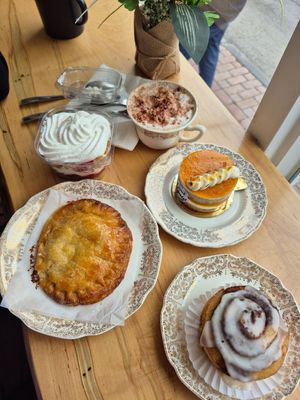 Shortbread, passionfruit tarte, apple turnover, cinnamonroll at Chez Hansel et Gretel in Quebec