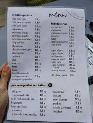 As bebidas com leite podem ser adicionadas com leite vegetal. at Espaço Café in Sao Paulo