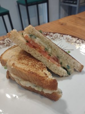 Sanduíche de queijo e tomate at germina bar&cozinha in Araraquara