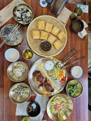 Two tofu dishes and free extras at Green Bean Flower - Nogdukkoch - 녹두꽃 in Jeonju
