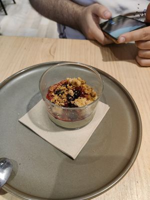 Creamy pistachio with crumble at Domo in Barcelona