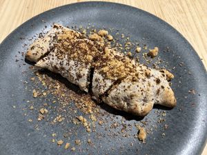 Mini calzone relleno de chocolate negro  at Domo in Barcelona