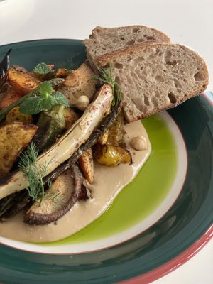 Tahini Miso sauce & parsley oil on the bottom  at URT 유알티 in Seoul