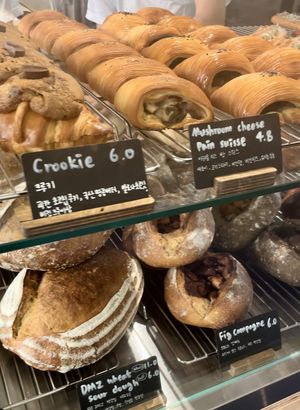 Crookie, Sourdough Compagne, Pain Suisse   at URT 유알티 in Seoul