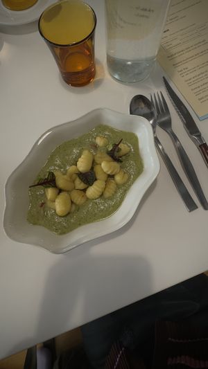 Pesto gnocchi (not with basilic but korean basilic equivalent but really tasty!), costs 18000 won (11,4€)  at URT 유알티 in Seoul