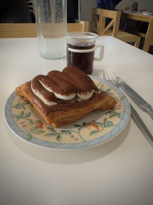 Revisited tiramisu, pretty nice. Costs 5000 won (3,5€)  at URT 유알티 in Seoul