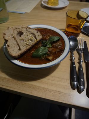 Tomato soup with mushroom meat ball and other fried/sauteed veggies, it’s delicious! Costs 17000 won (10,8€)  at URT 유알티 in Seoul