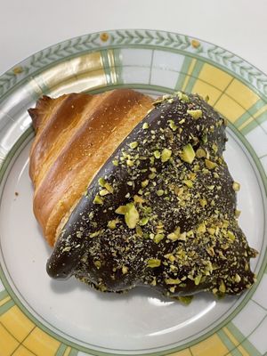 Pistachio chocolate   at URT 유알티 in Seoul