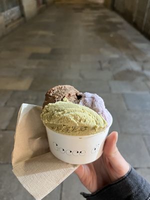 Pistacchio, chocolate and lavander  at Gocce di Latte Vegana in Barcelona