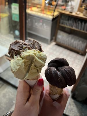 Chocolate and pistachio / spicy chocolate   at Gocce di Latte Vegana in Barcelona