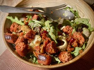 Salade met vegan merguez  at D'eetplosj  in Herne