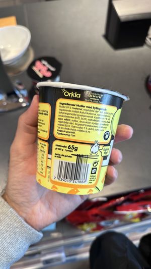 Says vegansk on the right sidee  at LYR - Svalbard Kafé in Longyearbyen