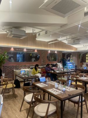 Main hall  at Saravanaa Bhavan in Seoul