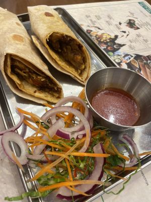I tried the wrap this time. Pretty good  at Saravanaa Bhavan in Seoul