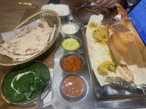 Masala dosa & Palak curry   at Saravanaa Bhavan in Seoul