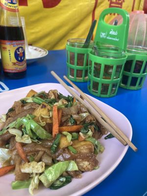 Pad see ew  at Lee Jae Vegetarian Food in Bangkok