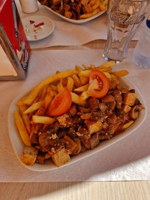 Vegan picado with fries at Snack Bar Picadinho in Calheta