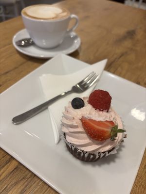 Choco/banana cupcake   at Omas Kuchen in Koblenz